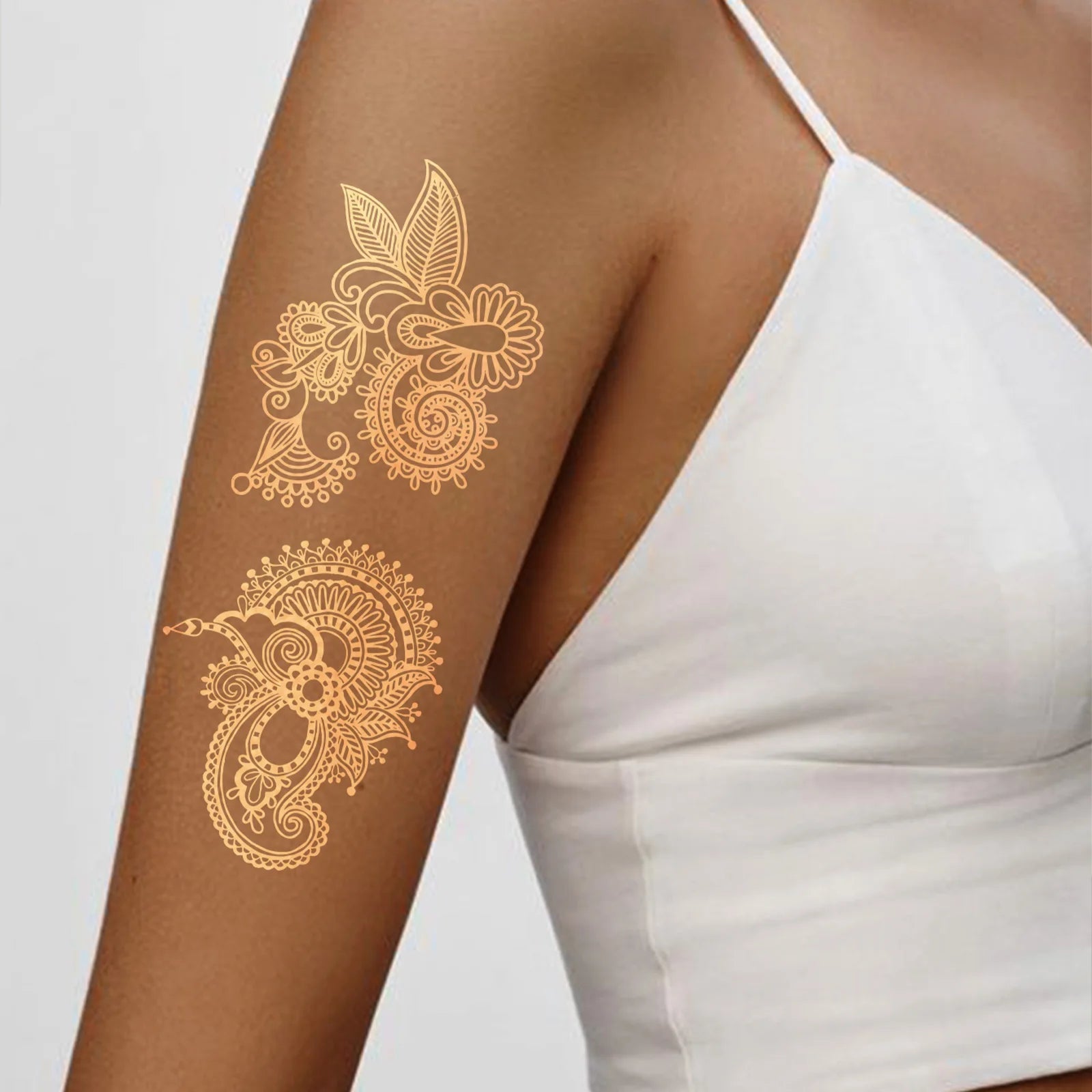 Tatouages doré mains